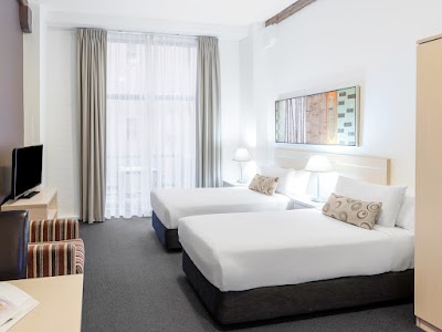 OAKS GOLDSBROUGH APARTMENTS