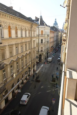 BROADWAY HOSTEL AND APARTMENTS