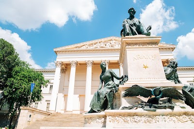BUDAPEST MUSEUM CENTRAL